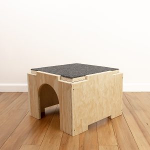 Rabbit stacking box with two entrances on an angle